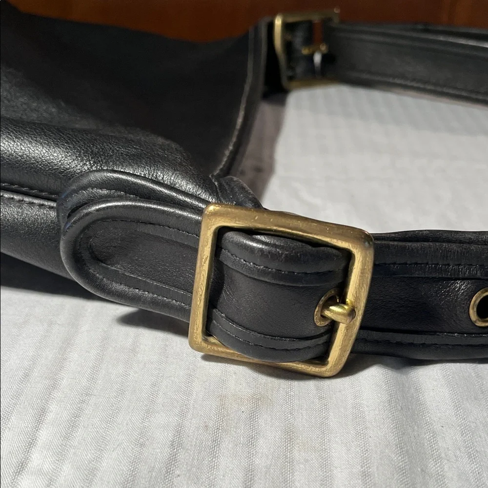 Coach Black Leather Shoulder Bag with Brass Details smoking home - Picture 4 of 12